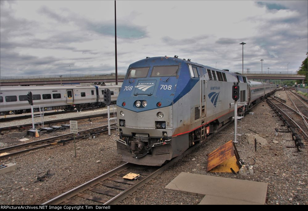 AMTK 708 arriving on train 280